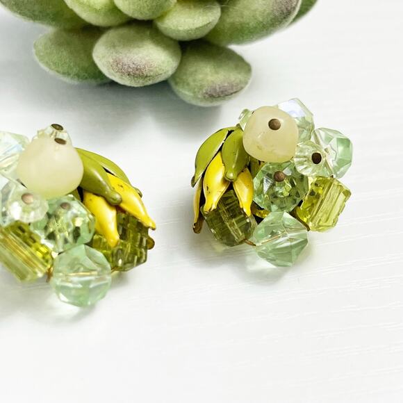 Western Germany Vintage Green Beaded Cluster Clip Earrings - Picture 7 of 10